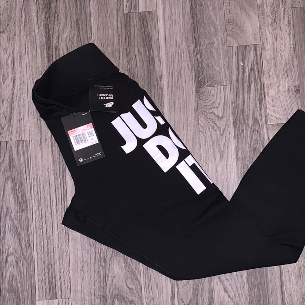 NWT Black large Nike leggings